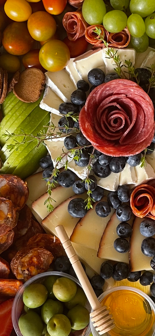 Wine décor will include corks, lights, wine bottles with fresh flowers and more. Pour me a Slice Themed Table Serves (select a size) 6 cheeses 6 meats seasonal fruits and/or veggies mixed olives homemade dips french baguettes & crackers local honey & your moms jam